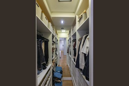 Apartamento à venda com 74m², 1 quarto e 2 vagas Apartamento à venda com 74m², 1 quarto e 2 vagas Closet