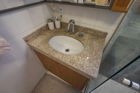 Apartamento à venda com 74m², 1 quarto e 2 vagas Apartamento à venda com 74m², 1 quarto e 2 vagasBanheiro