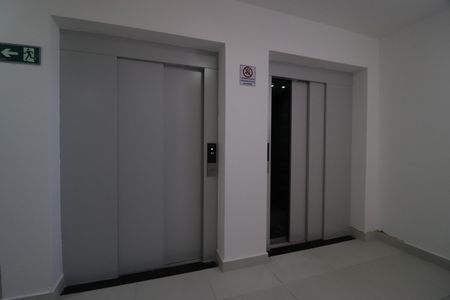 Apartamento para alugar com 52m², 2 quartos e 1 vagaElevadores