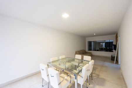 Casa para alugar com 200m², 3 quartos e 3 vagasSala