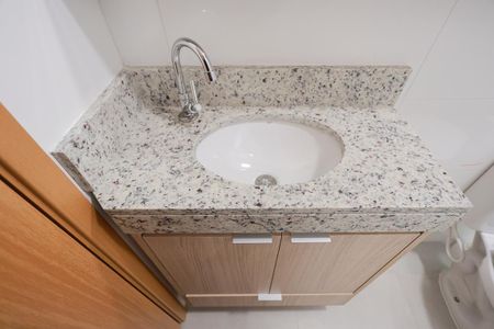 Casa de condomínio para alugar com 41m², 2 quartos e sem vaga Casa de condomínio para alugar com 41m², 2 quartos e sem vagaBanheiro
