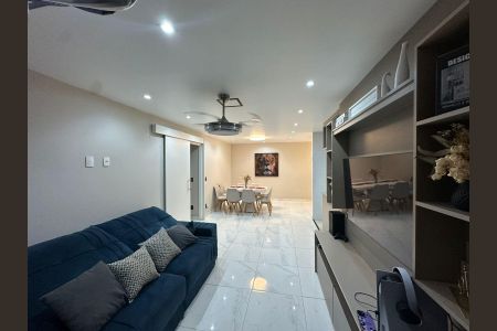 Apartamento à venda com 105m², 2 quartos e 2 vagasSala