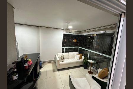 Apartamento à venda com 105m², 2 quartos e 2 vagasVaranda