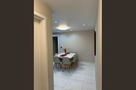 Apartamento à venda com 105m², 2 quartos e 2 vagasSala