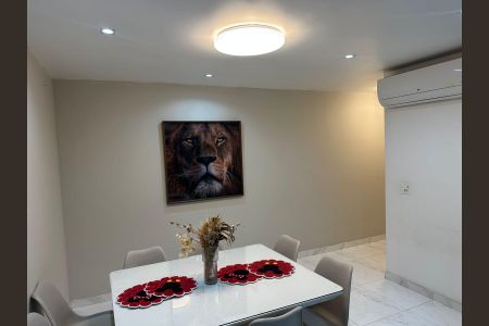 Apartamento à venda com 105m², 2 quartos e 2 vagasSala