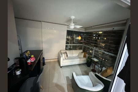 Apartamento à venda com 105m², 2 quartos e 2 vagasSala