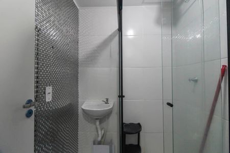 Banheiro Social de kitnet/studio para alugar com 1 quarto, 20m² em Vila Santa Clara, São Paulo