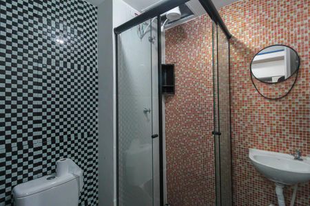 Banheiro de kitnet/studio para alugar com 1 quarto, 20m² em Vila Santa Clara, São Paulo