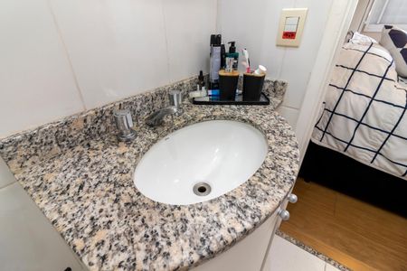 Apartamento à venda com 57m², 2 quartos e 2 vagasBanheiro da Suíte