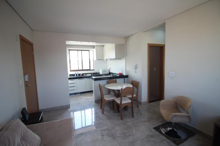 Sala de apartamento à venda com 2 quartos, 68m² em Novo Riacho, Contagem