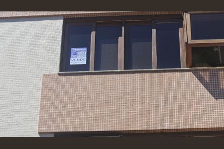 Apartamento à venda com 191m², 3 quartos e 2 vagas Apartamento à venda com 191m², 3 quartos e 2 vagasPlaquinha