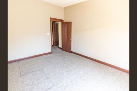 Casa à venda com 457m², 8 quartos e 4 vagas Casa à venda com 457m², 8 quartos e 4 vagasQuarto 2