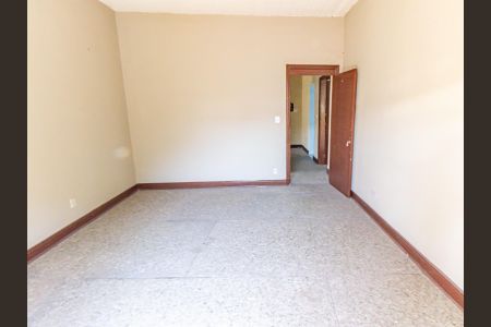 Casa à venda com 457m², 8 quartos e 4 vagas Casa à venda com 457m², 8 quartos e 4 vagasQuarto 2