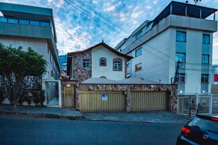 Apartamento à venda com 200m², 3 quartos e 1 vagaFachada