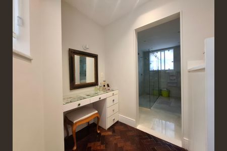 Apartamento à venda com 234m², 3 quartos e 1 vaga Apartamento à venda com 234m², 3 quartos e 1 vagaCloset da Suíte 1