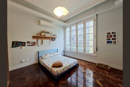 Apartamento à venda com 234m², 3 quartos e 1 vaga Apartamento à venda com 234m², 3 quartos e 1 vagaSuíte 2