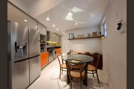 Apartamento à venda com 234m², 3 quartos e 1 vaga Apartamento à venda com 234m², 3 quartos e 1 vagaCozinha