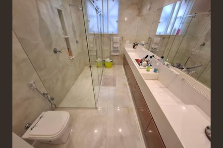 Apartamento à venda com 234m², 3 quartos e 1 vaga Apartamento à venda com 234m², 3 quartos e 1 vagaBanheiro da Suíte 1