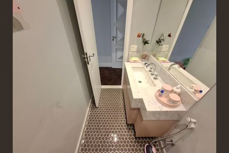Apartamento à venda com 234m², 3 quartos e 1 vaga Apartamento à venda com 234m², 3 quartos e 1 vagaBanheiro da Suíte 3