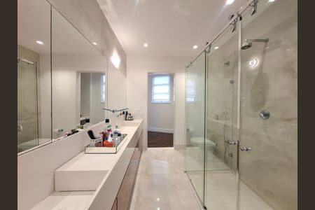 Apartamento à venda com 234m², 3 quartos e 1 vaga Apartamento à venda com 234m², 3 quartos e 1 vagaBanheiro da Suíte 1