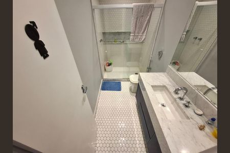 Apartamento à venda com 234m², 3 quartos e 1 vaga Apartamento à venda com 234m², 3 quartos e 1 vagaBanheiro da Suíte 2