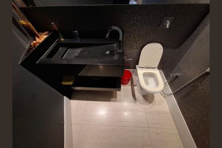 Apartamento à venda com 234m², 3 quartos e 1 vaga Apartamento à venda com 234m², 3 quartos e 1 vagaLavabo