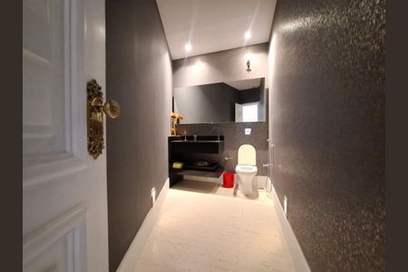 Apartamento à venda com 234m², 3 quartos e 1 vaga Apartamento à venda com 234m², 3 quartos e 1 vagaLavabo