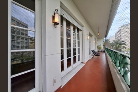 Apartamento à venda com 234m², 3 quartos e 1 vaga Apartamento à venda com 234m², 3 quartos e 1 vagaVaranda