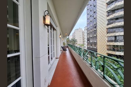 Apartamento à venda com 234m², 3 quartos e 1 vaga Apartamento à venda com 234m², 3 quartos e 1 vagaVaranda