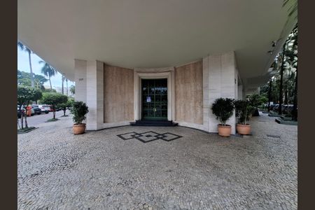 Apartamento à venda com 234m², 3 quartos e 1 vaga Apartamento à venda com 234m², 3 quartos e 1 vagaFachada