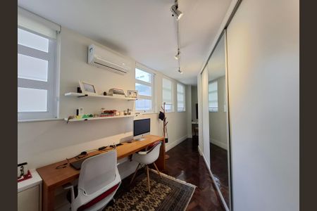 Apartamento à venda com 234m², 3 quartos e 1 vaga Apartamento à venda com 234m², 3 quartos e 1 vagaCloset da Suíte 1