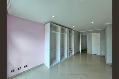 Apartamento à venda com 240m², 3 quartos e 2 vagasSuíte 2