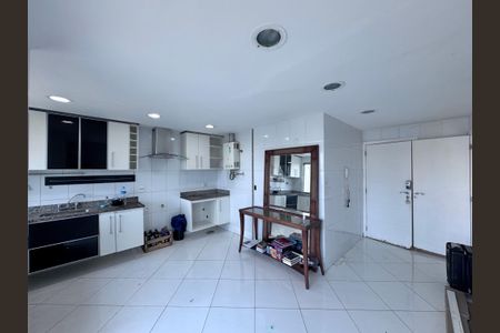 Apartamento à venda com 240m², 3 quartos e 2 vagasCozinha