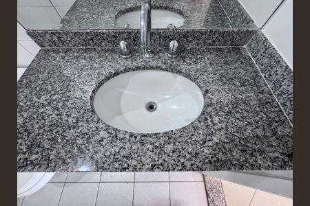 Apartamento à venda com 240m², 3 quartos e 2 vagasBanheiro da Suíte 2