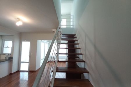 Apartamento à venda com 110m², 2 quartos e 2 vagas Apartamento à venda com 110m², 2 quartos e 2 vagasEscada