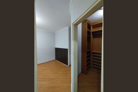 Casa à venda com 212m², 4 quartos e 2 vagasSuíte