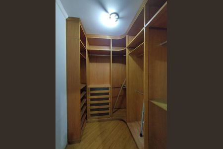 Casa à venda com 212m², 4 quartos e 2 vagasCloset da suíte