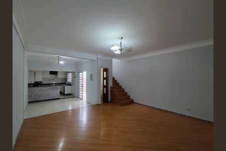 Casa à venda com 212m², 4 quartos e 2 vagasSala