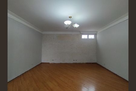 Casa à venda com 212m², 4 quartos e 2 vagasSala