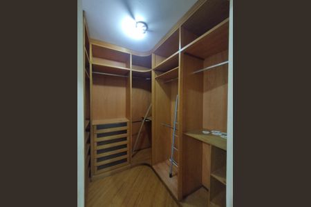 Casa à venda com 212m², 4 quartos e 2 vagasCloset da suíte
