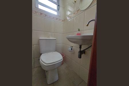 Casa à venda com 212m², 4 quartos e 2 vagasLavabo