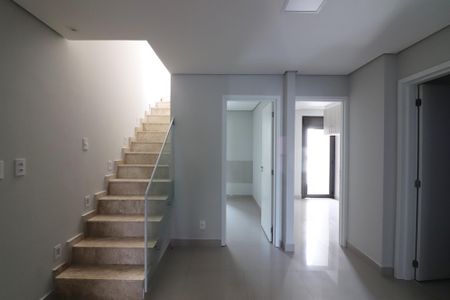 Sala de casa de condomínio à venda com 3 quartos, 106m² em Nova Petrópolis, São Bernardo do Campo