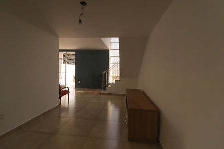 Casa à venda com 236m², 3 quartos e 5 vagasSala