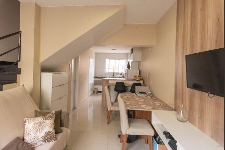 Sala de casa de condomínio à venda com 2 quartos, 80m² em Jardim Amoreiras, Campinas