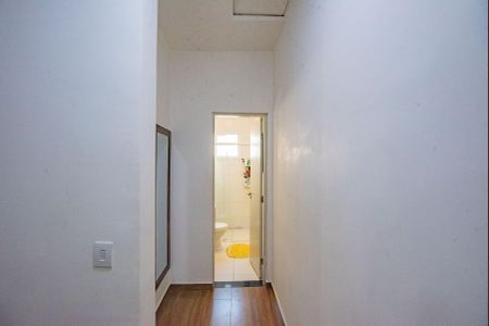 Casa de condomínio à venda com 80m², 2 quartos e 2 vagasCorredor