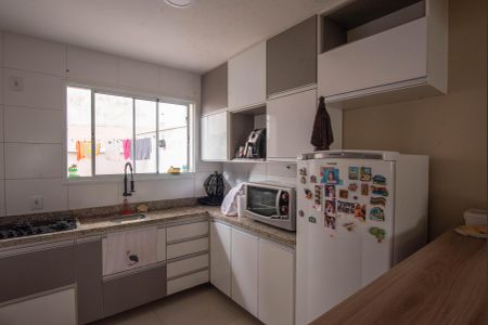 Casa de condomínio à venda com 80m², 2 quartos e 2 vagasCozinha