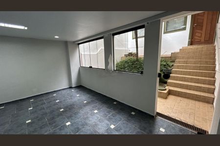 Casa à venda com 3 quartos, 130m² em Vila Carrão, São Paulo