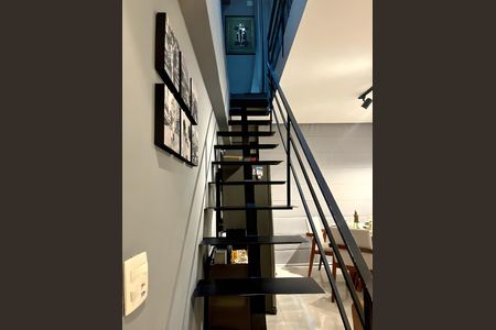 Apartamento para alugar com 55m², 1 quarto e 1 vaga Apartamento para alugar com 55m², 1 quarto e 1 vagaEscada