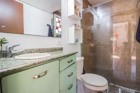 Banheiro de apartamento para alugar com 2 quartos, 58m² em Medianeira, Porto Alegre