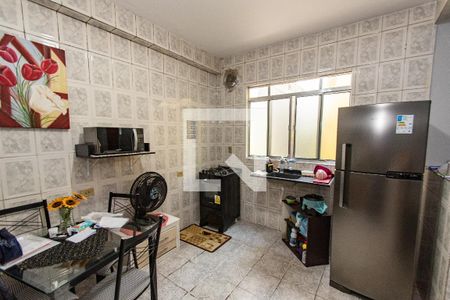 Casa à venda com 176m², 4 quartos e 2 vagas
